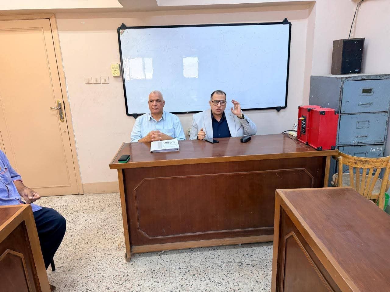 مديرية التنظيم والإدارة تناقش آليات التوسع في تطبيق نظام البصمة لتحقيق الانضباط الإداري وحماية المال العام